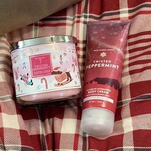 Twisted peppermint scented candle + Body cream Bath and Body Works New